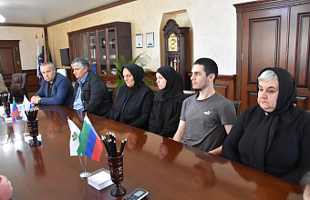 Государственные награды семьям погибших в ходе СВО бойцов вручили в Дербентском районе