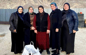 Ко Дню матери в Гумбетовском районе прошла встреча с матерью участников СВО