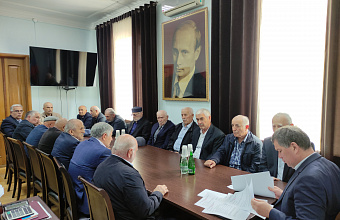 Махмуд Амиралиев встретился со старейшинами Карабудахкентского района