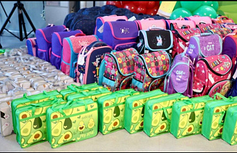 60 школьников из Хасавюрта получили школьные наборы в рамках акции «Собери ребенка в школу»