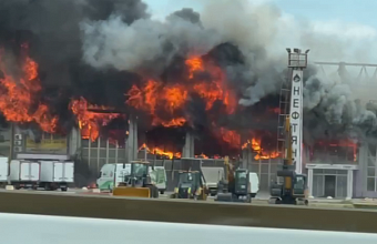 В Каспийске горит здание комплекса «Каспий-Экспо»