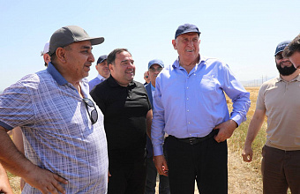 Абдулмуслим Абдулмуслимов посетил ряд объектов агропромышленного комплекса