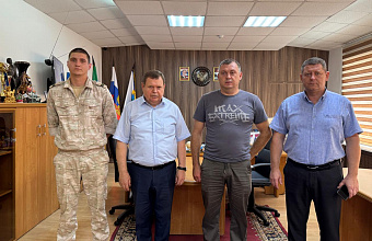 Мэр Кизляра проводил местного жителя Александра Водопьянова, отправившегося в зону СВО