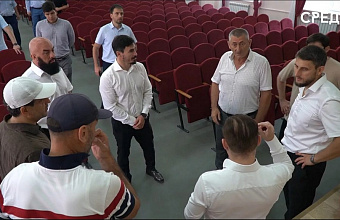 Заместитель Председателя Госдумы РФ проверил ход капремонта и благоустройства в школе Каспийска