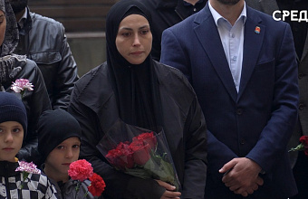 В Каспийске открыли мемориальную доску герою СВО Казбеку Азизову