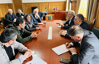 Вице-премьер Дагестана Абдурахман Махмудов рассмотрел вопросы граждан в Новолакском районе