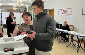 В Кизляре студенты одними из первых проголосовали на выборах президента России