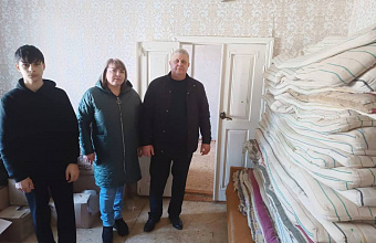 Школьники Кизлярского района передали гуманитарную помощь участникам СВО