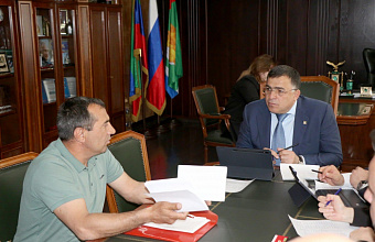 Глава Магарамкентского района провел личный прием граждан