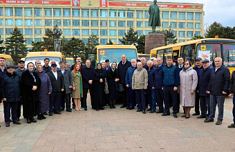 50 единиц нового автотранспорта передали в школы Дагестана