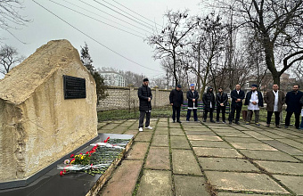 Медики Кизляра почтили память погибших в теракте 1996 года