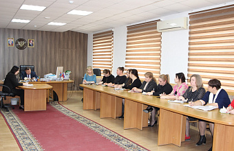 Мэр Кизляра Александр Шувалов провел расширенное совещание с директорами детсадов и школ