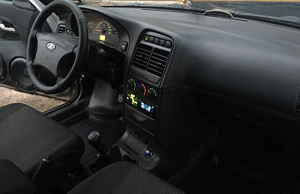 В пригороде Махачкалы мужчина украл из незапертого автомобиля куртку и 60 тысяч рублей