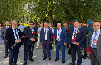 Дагестанская делегация возложила цветы на Мамаевом кургане