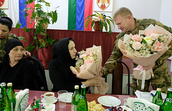 Матерей и вдов погибших росгвардейцев поздравили в Дагестане с Днем матери