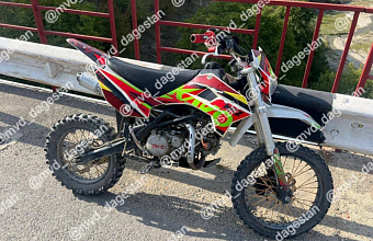 В Дагестане два подростка на мотоцикле врезались в железное ограждение