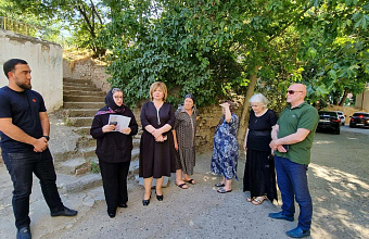 Депутаты от «Единой России» продолжают реализацию проекта «Встречи во дворах»