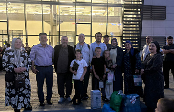 По поручению Магомеда Эльдерханова родителей участников СВО, возвратившихся из хаджа, встретили в махачкалинском аэропорту