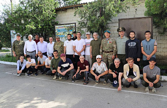13 новобранцев из Кизлярского района отправились на службу в армию