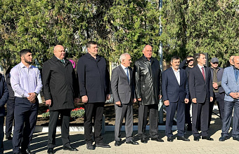 Абдулмуслим Абдулмуслимов принял участие в открытии памятника легендарному борцу Владимиру Юмину в Каспийске