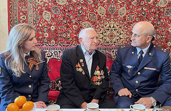 Сотрудники УФСИН Дагестана поздравили ветерана Великой Отечественной войны