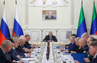 Сергей Меликов провел совместное заседание Антитеррористической комиссии и Оперативного штаба в РД