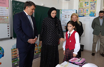 Джамбулат Салавов посетил патриотическое мероприятие в школе №54 Махачкалы