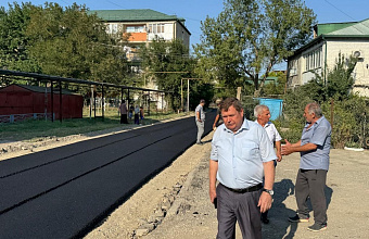 В Кизляре продолжается работа по благоустройству общественных и дворовых территорий