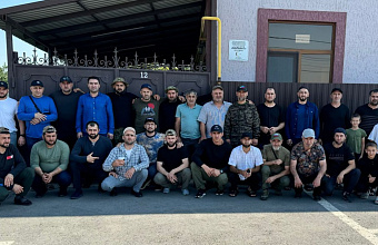 Жители Казбековского района продолжают вступать в ряды добровольческого батальона «Каспий»