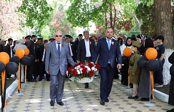 В Буйнакске масштабно отметили 80-летие Великой Победы