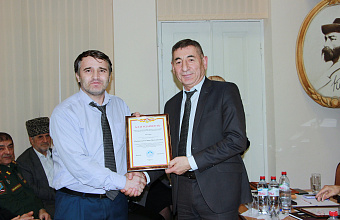 Гамзату Изудинову вручили награду за сохранение мира и единства между народами