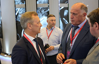 Первый зампред Совета Федерации посетил стенд Дагестана на КИФ