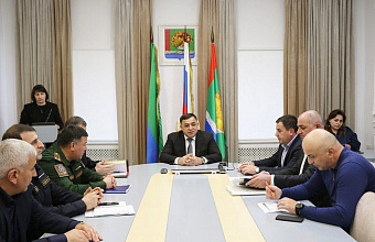 Глава Магарамкентского района наградил муниципальными грамотами участников