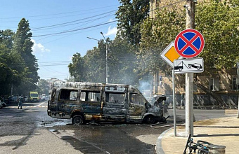 Прокуратура организовала проверку в связи с возгоранием микроавтобуса в Махачкале