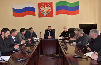 Педагогов Акушинского района наградили Благодарственными письмами парламента Дагестана