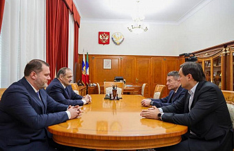 Глава Дагестана встретился с главным онкологом Минздрава России