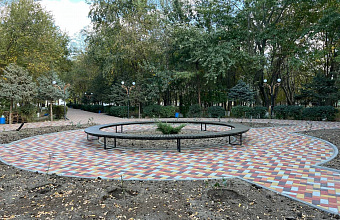 Единороссы проверили благоустройство парка Южно-Сухокумска