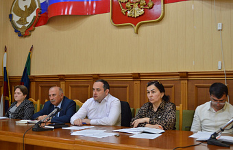 Глава Каякентского района провел совещание по итогам празднования Дня Победы