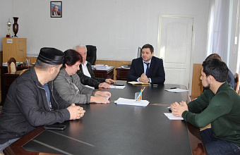 Руководитель Дагпредпринимательства провел прием граждан в Кизляре и Кизлярском районе