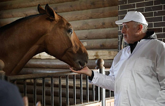Премьер-министр Дагестана посетил конноспортивный комплекс «Олимп» в Сулаке