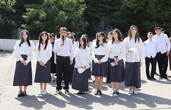 В Хучнинской школе №2 Табасаранского района в День знаний провели акцию «Самолетик будущего»