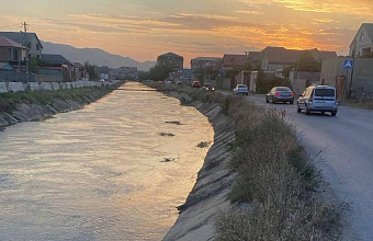 В Махачкале в канал им. Октябрьской революции попали продукты нефтепереработки