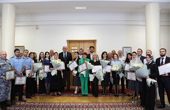 Абдулмуслим Абдулмуслимов вручил 26-ти дагестанцам правительственные награды