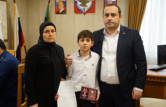 В Администрации Каякентского района вручили Ордена Мужества семьям воинов, погибших в ходе СВО