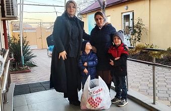 Кизилюртовский реабилитационный центр продолжает дарить новогодние подарки детям