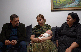 Глава Хасавюрта посетил семью участников СВО Ахмеда Долиева и Патимат Алигаджиевой