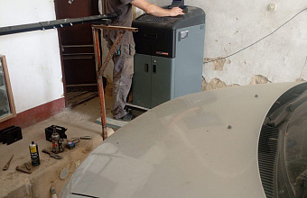 Житель Акушинского района заключил соцконтракт на развитие собственного дела по ремонту автомобилей