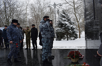 Росгвардейцы Дагестана приняли участие в патриотической акции «Ленточка памяти»