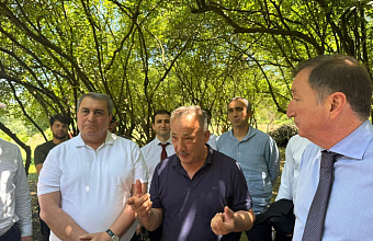 Председатель Народного Собрания РД посетил виноградники в Дербентском районе