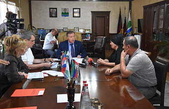 Председатель Народного Собрания РД Заур Аскендеров провел прием граждан в Дербентском районе